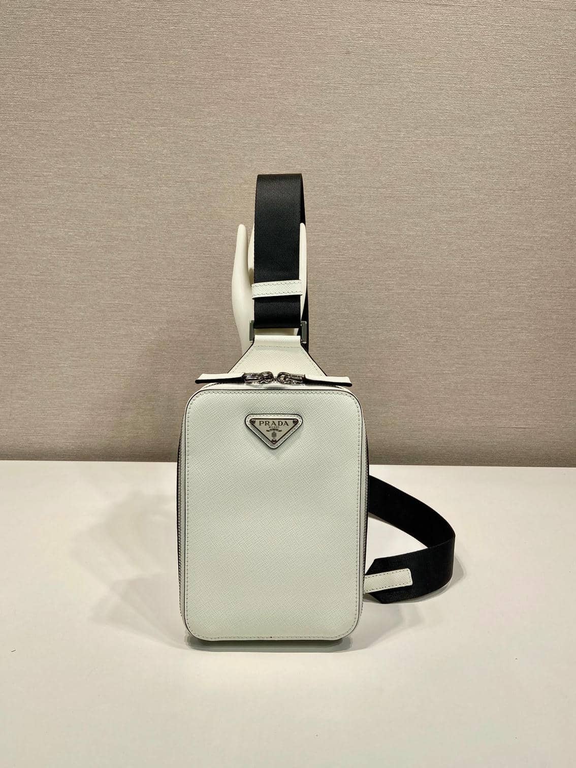 011Series-Chest Bag